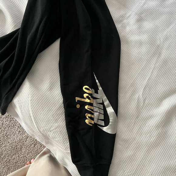 Nike Black Sweatpants with Iconic Swoosh - Picture 2 of 4